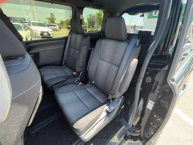 トヨタ ヴォクシー ZS 煌Ⅱ 徳島県 2020(令2)年 5万km ブラック ・ケンウッド９型ナビバックモニター/・カロッツェリアフリップダウンモニター/・両側パワースライドドア/・ＥＴＣ/・クルーズコントロール/・前後ドライブレコーダー/・後席エアコン/・フルセグテレビ/・衝突軽減ブレーキ/・純正フロアマット/・純正アルミホイール/・LEDヘッドライト/・フォグランプ/・クリアランスソナー/・オートハイビーム/・レーンアシスト/・スマートキー/・プッシュスタート