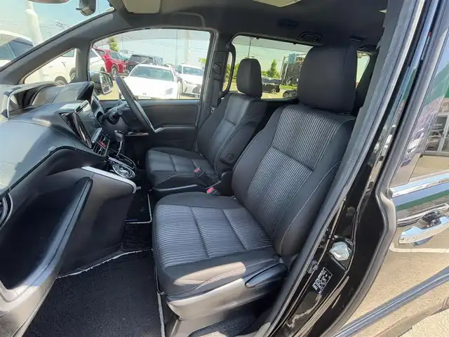 トヨタ ヴォクシー ZS 煌Ⅱ 徳島県 2020(令2)年 5万km ブラック ・ケンウッド９型ナビバックモニター/・カロッツェリアフリップダウンモニター/・両側パワースライドドア/・ＥＴＣ/・クルーズコントロール/・前後ドライブレコーダー/・後席エアコン/・フルセグテレビ/・衝突軽減ブレーキ/・純正フロアマット/・純正アルミホイール/・LEDヘッドライト/・フォグランプ/・クリアランスソナー/・オートハイビーム/・レーンアシスト/・スマートキー/・プッシュスタート