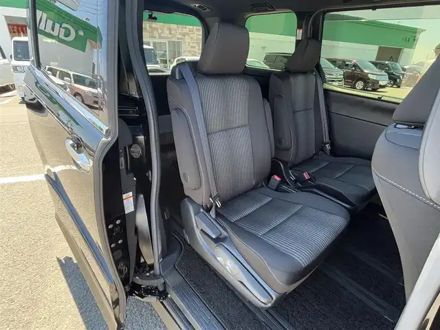 トヨタ ヴォクシー ZS 煌Ⅱ 徳島県 2020(令2)年 5万km ブラック ・ケンウッド９型ナビバックモニター/・カロッツェリアフリップダウンモニター/・両側パワースライドドア/・ＥＴＣ/・クルーズコントロール/・前後ドライブレコーダー/・後席エアコン/・フルセグテレビ/・衝突軽減ブレーキ/・純正フロアマット/・純正アルミホイール/・LEDヘッドライト/・フォグランプ/・クリアランスソナー/・オートハイビーム/・レーンアシスト/・スマートキー/・プッシュスタート