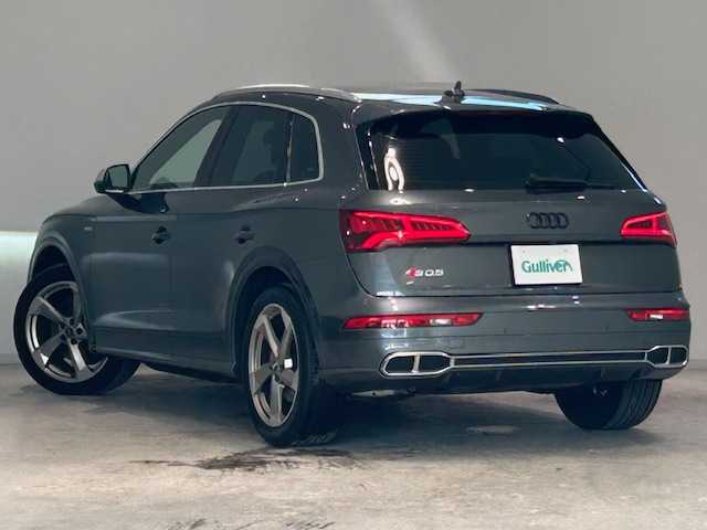 アウディ ＳＱ５ 宮城県 2018(平30)年 3万km デイトナグレーパールエフェクト ワンオーナー/ターボ/4WD/純正ナビ/バックカメラ/フルセグTV/Bluetooth/CD/DVD/衝突被害軽減システム/アダプティブクルーズコントロール/レーンキープアシスト/ダウンヒルアシストコントロール/前後コーナーセンサー/MTモード付きAT/パーキングアシスト/電動リアゲート/本革レザーシート/シートヒーター/パワーシート/純正ビルトインETC2.0/純正ドライブレコーダー/純正アルミホイール/純正フロアマット/ルーフレール/純正ルーフキャリア/LEDヘッドライト/オートライト/フォグランプ
