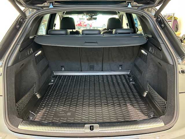 アウディ ＳＱ５ 宮城県 2018(平30)年 3万km デイトナグレーパールエフェクト ワンオーナー/ターボ/4WD/純正ナビ/バックカメラ/フルセグTV/Bluetooth/CD/DVD/衝突被害軽減システム/アダプティブクルーズコントロール/レーンキープアシスト/ダウンヒルアシストコントロール/前後コーナーセンサー/MTモード付きAT/パーキングアシスト/電動リアゲート/本革レザーシート/シートヒーター/パワーシート/純正ビルトインETC2.0/純正ドライブレコーダー/純正アルミホイール/純正フロアマット/ルーフレール/純正ルーフキャリア/LEDヘッドライト/オートライト/フォグランプ