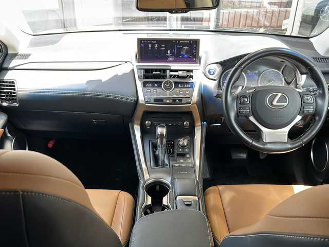 レクサス ＮＸ 300h Iパッケージ 静岡県 2017(平29)年 5.3万km ソニックチタニウム サンルーフ/ベージュ革シート/純正ナビ/フルセグTV /バックカメラ/スマートキー/プッシュスタート/ETC/三眼LEDヘッドライト/パワーシート/シートヒーター/パワーバックドア/クリアランスソナー/レーダークルーズコントロール/衝突軽減ブレーキ/レーンキープアシスト/オートハイビーム/ドライブレコーダー