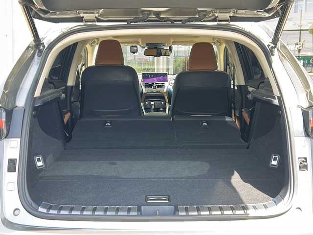レクサス ＮＸ 300h Iパッケージ 静岡県 2017(平29)年 5.3万km ソニックチタニウム サンルーフ/ベージュ革シート/純正ナビ/フルセグTV /バックカメラ/スマートキー/プッシュスタート/ETC/三眼LEDヘッドライト/パワーシート/シートヒーター/パワーバックドア/クリアランスソナー/レーダークルーズコントロール/衝突軽減ブレーキ/レーンキープアシスト/オートハイビーム/ドライブレコーダー