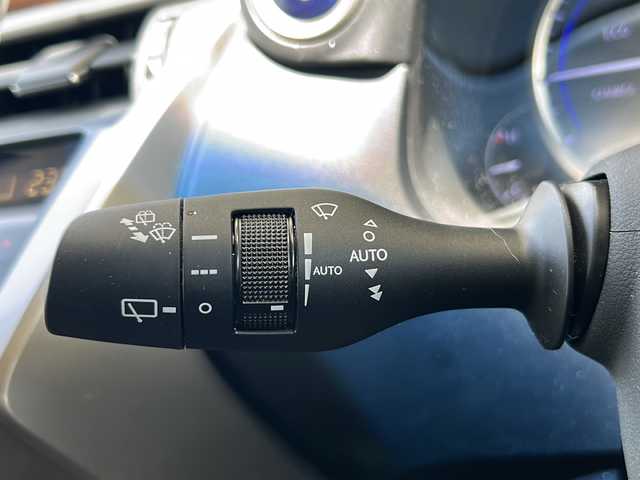レクサス ＮＸ 300h Iパッケージ 静岡県 2017(平29)年 5.3万km ソニックチタニウム サンルーフ/ベージュ革シート/純正ナビ/フルセグTV /バックカメラ/スマートキー/プッシュスタート/ETC/三眼LEDヘッドライト/パワーシート/シートヒーター/パワーバックドア/クリアランスソナー/レーダークルーズコントロール/衝突軽減ブレーキ/レーンキープアシスト/オートハイビーム/ドライブレコーダー