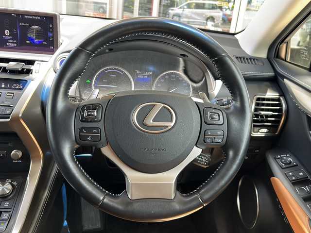 レクサス ＮＸ 300h Iパッケージ 静岡県 2017(平29)年 5.3万km ソニックチタニウム サンルーフ/ベージュ革シート/純正ナビ/フルセグTV /バックカメラ/スマートキー/プッシュスタート/ETC/三眼LEDヘッドライト/パワーシート/シートヒーター/パワーバックドア/クリアランスソナー/レーダークルーズコントロール/衝突軽減ブレーキ/レーンキープアシスト/オートハイビーム/ドライブレコーダー