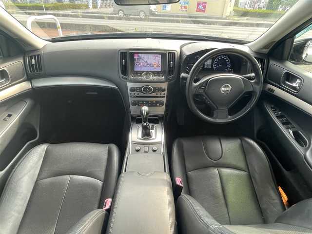 日産 スカイライン 250GT Type P 群馬県 2010(平22)年 6.2万km 銀／ガンＭ 純正メモリナビ・TV/バックカメラ/黒レザーシート/シートメモリー/プッシュスタート/ETC/社外19インチAW/車高調（TEIN）/純正足回り積込