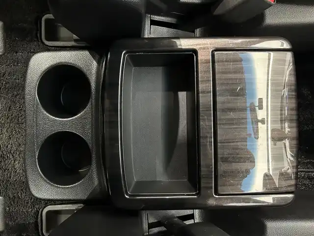 日産 エルグランド 250HWS S アーバンクロム 鹿児島県 2018(平30)年 7.7万km ファントムブラック 純正ナビ　/フルセグＴＶ/Ｂｌｕｅｔｏｏｔｈ　/バックカメラ　/前方ドラレコ　/両側パワスラ　/ＬＥＤヘッドライト　/フリップダウンモニター　/ロール式サンシェード　/カーテンエアバッグ　/スマートキー　/ハーフレザーシート/Pスタート/オットマン/革巻きステアリング/電格ミラー/フロントフォグランプ　/純正ドアバイザー
