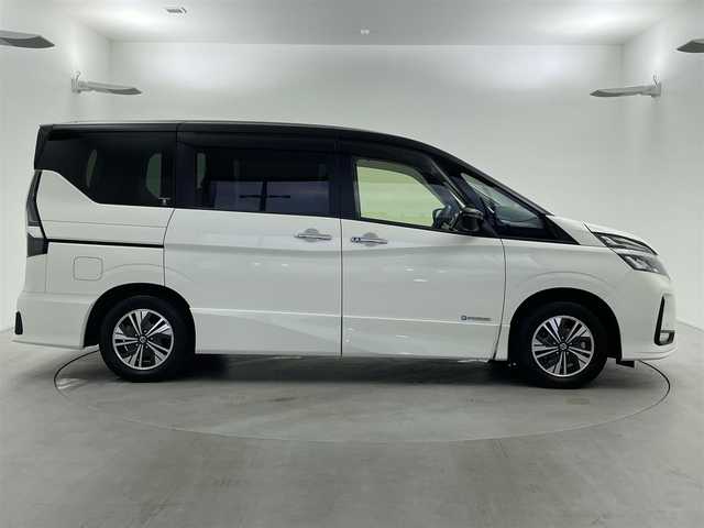 日産 セレナ e－パワー ハイウェイスター V 福井県 2021(令3)年 5.2万km ブリリアントホワイトパール 2トーン 10インチナビ/CD/DVD/BT/フルセグTV/全方位カメラ/両側パワースライドドア/プロパイロット/デジタルインナーミラー/BSM/エマージェンシーブレーキ/車線逸脱