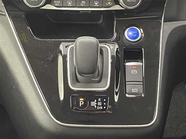 日産 セレナ e－パワー ハイウェイスター V 福井県 2021(令3)年 5.2万km ブリリアントホワイトパール 2トーン 10インチナビ/CD/DVD/BT/フルセグTV/全方位カメラ/両側パワースライドドア/プロパイロット/デジタルインナーミラー/BSM/エマージェンシーブレーキ/車線逸脱