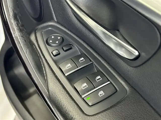 ＢＭＷ ３２０ｄ ツーリング Mスポーツ 福島県 2016(平28)年 8.7万km アルピンホワイトⅢ 登録時走行距離　　　８６２３８ｋｍ/ワンオーナー/メーカーナビ/【CD/DVD/BT/AM/FM】/クルコン/パドルシフト/フロアマット/MTモード付AT/プッシュスタート/アイドリングストップ/シートヒーター/ETC/レザーシート/オートライト/衝突被害/車両脱線/横滑り防止/革巻きステアリング/ルーフレール/LEDヘッドライト/フォグランプ/電動格納ミラー/ウィンカーミラー/パワーバックドア