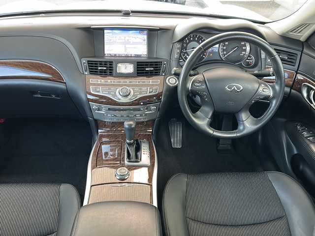 日産 フーガ 370GT 岐阜県 2016(平28)年 12.8万km ブリリアントシルバー 純正ナビ/フルセグテレビ/AM/FM/DISC/BOSEスピーカー/ビルトインETC/バックカメラ/アラウンドビューモニター/クルコン/スマートキー/プッシュスタート/横滑り防止装置/スマートブレーキサポート/後退時衝突防止支援システム/パワーシート(D/N)/シートポジションメモリー/純正マット/エンジンスターター