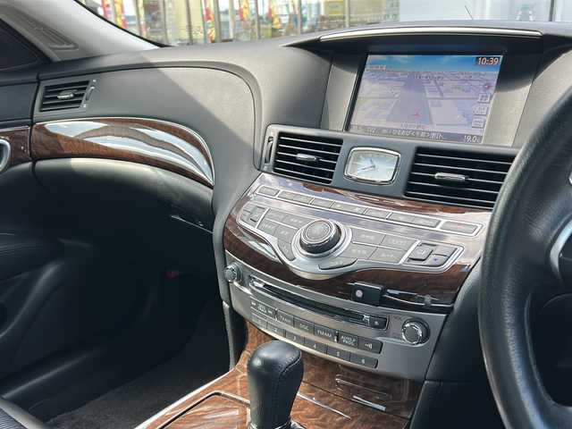 日産 フーガ 370GT 岐阜県 2016(平28)年 12.8万km ブリリアントシルバー 純正ナビ/フルセグテレビ/AM/FM/DISC/BOSEスピーカー/ビルトインETC/バックカメラ/アラウンドビューモニター/クルコン/スマートキー/プッシュスタート/横滑り防止装置/スマートブレーキサポート/後退時衝突防止支援システム/パワーシート(D/N)/シートポジションメモリー/純正マット/エンジンスターター