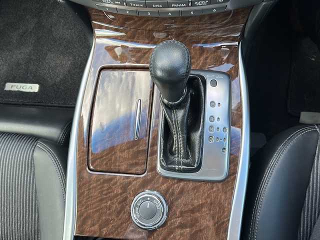 日産 フーガ 370GT 岐阜県 2016(平28)年 12.8万km ブリリアントシルバー 純正ナビ/フルセグテレビ/AM/FM/DISC/BOSEスピーカー/ビルトインETC/バックカメラ/アラウンドビューモニター/クルコン/スマートキー/プッシュスタート/横滑り防止装置/スマートブレーキサポート/後退時衝突防止支援システム/パワーシート(D/N)/シートポジションメモリー/純正マット/エンジンスターター