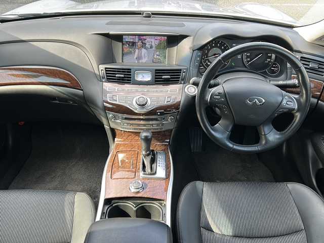 日産 フーガ 370GT 岐阜県 2016(平28)年 12.8万km ブリリアントシルバー 純正ナビ/フルセグテレビ/AM/FM/DISC/BOSEスピーカー/ビルトインETC/バックカメラ/アラウンドビューモニター/クルコン/スマートキー/プッシュスタート/横滑り防止装置/スマートブレーキサポート/後退時衝突防止支援システム/パワーシート(D/N)/シートポジションメモリー/純正マット/エンジンスターター