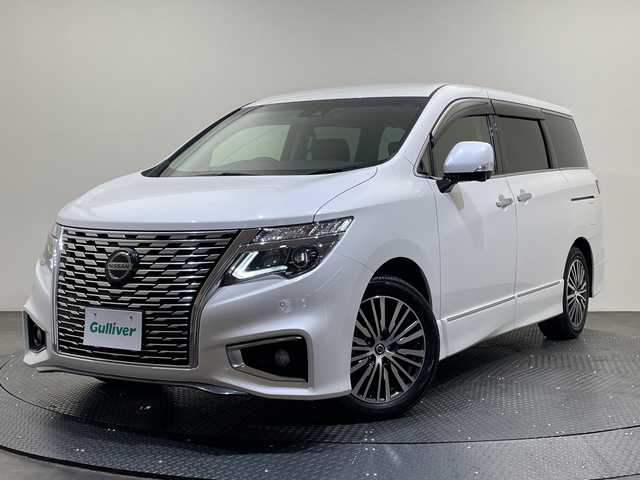 日産 エルグランド 250ハイウェイスターS 愛媛県 2022(令4)年 2.1万km ピュアホワイトパール 純正ナビ/Bluetooth/フルセグ/USB/全周囲カメラ/衝突被害軽減ブレーキ/レーンキープアシスト/前後コーナーセンサー/レーダークルーズコントロール/ETC/LEDヘッドライト/ブラインドスポットモニター/両側電動スライドドア/ドライブレコーダー/純正フロアマット/オットマン/スペアキ‐