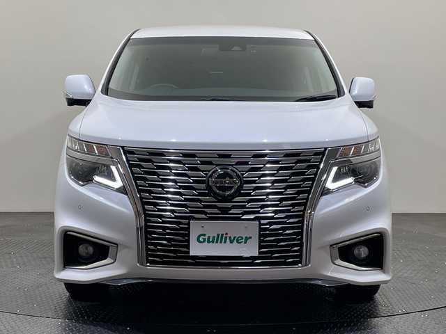 日産 エルグランド 250ハイウェイスターS 愛媛県 2022(令4)年 2.1万km ピュアホワイトパール 純正ナビ/Bluetooth/フルセグ/USB/全周囲カメラ/衝突被害軽減ブレーキ/レーンキープアシスト/前後コーナーセンサー/レーダークルーズコントロール/ETC/LEDヘッドライト/ブラインドスポットモニター/両側電動スライドドア/ドライブレコーダー/純正フロアマット/オットマン/スペアキ‐