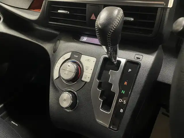 トヨタ シエンタ G 道央・札幌 2016(平28)年 8.2万km エアーイエロー 4WD/寒冷地仕様/両側パワースライドドア/純正SDナビ/・ワンセグTV/CD/DVD/BT/SD/バックカメラ/社外エンジンスターター/横滑り防止装置/3列シート/純正フロアマット/純正ドアバイザー/プッシュスタート/スマートキーx2/ウインカーミラー/社外15インチAW/社外AW付きサマータイヤ積込/・185/60R15 ’23製 6mm/取扱説明書/ナビ取扱説明書