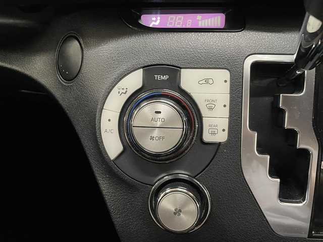 トヨタ シエンタ G 道央・札幌 2016(平28)年 8.2万km エアーイエロー 4WD/寒冷地仕様/両側パワースライドドア/純正SDナビ/・ワンセグTV/CD/DVD/BT/SD/バックカメラ/社外エンジンスターター/横滑り防止装置/3列シート/純正フロアマット/純正ドアバイザー/プッシュスタート/スマートキーx2/ウインカーミラー/社外15インチAW/社外AW付きサマータイヤ積込/・185/60R15 ’23製 6mm/取扱説明書/ナビ取扱説明書