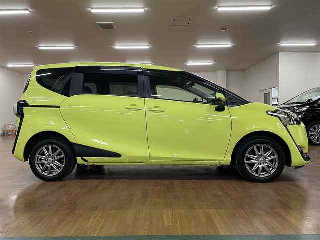 トヨタ シエンタ G 道央・札幌 2016(平28)年 8.2万km エアーイエロー 4WD/寒冷地仕様/両側パワースライドドア/純正SDナビ/・ワンセグTV/CD/DVD/BT/SD/バックカメラ/社外エンジンスターター/横滑り防止装置/3列シート/純正フロアマット/純正ドアバイザー/プッシュスタート/スマートキーx2/ウインカーミラー/社外15インチAW/社外AW付きサマータイヤ積込/・185/60R15 ’23製 6mm/取扱説明書/ナビ取扱説明書