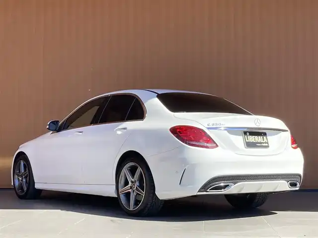 メルセデス・ベンツ Ｃ２２０ｄ ローレウスエディション 愛知県 2017(平29)年 3.9万km ポーラホワイト AMGラインインテリア・エクステリア /黒革 /パワーシート /シートヒーター/レーダーセーフティパッケージ /ACC /BSM /LKA /純正HDDナビ/バックカメラ /フルセグTV /LEDヘッドライト/オートライト/ETC/スマートキー/純正18インチアルミホイール