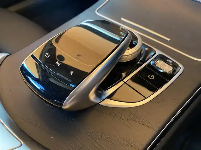 メルセデス・ベンツ Ｃ２２０ｄ ローレウスエディション 愛知県 2017(平29)年 3.9万km ポーラホワイト AMGラインインテリア・エクステリア /黒革 /パワーシート /シートヒーター/レーダーセーフティパッケージ /ACC /BSM /LKA /純正HDDナビ/バックカメラ /フルセグTV /LEDヘッドライト/オートライト/ETC/スマートキー/純正18インチアルミホイール