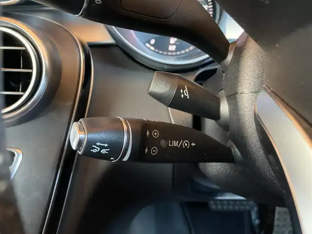 メルセデス・ベンツ Ｃ２２０ｄ ローレウスエディション 愛知県 2017(平29)年 3.9万km ポーラホワイト AMGラインインテリア・エクステリア /黒革 /パワーシート /シートヒーター/レーダーセーフティパッケージ /ACC /BSM /LKA /純正HDDナビ/バックカメラ /フルセグTV /LEDヘッドライト/オートライト/ETC/スマートキー/純正18インチアルミホイール