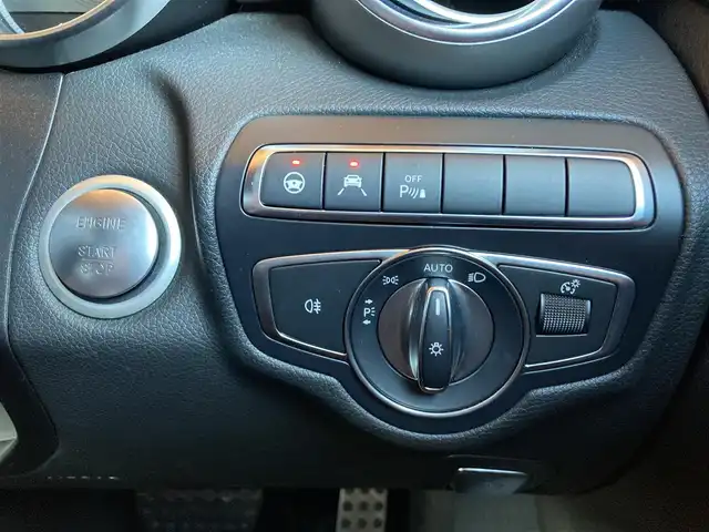 メルセデス・ベンツ Ｃ２２０ｄ ローレウスエディション 愛知県 2017(平29)年 3.9万km ポーラホワイト AMGラインインテリア・エクステリア /黒革 /パワーシート /シートヒーター/レーダーセーフティパッケージ /ACC /BSM /LKA /純正HDDナビ/バックカメラ /フルセグTV /LEDヘッドライト/オートライト/ETC/スマートキー/純正18インチアルミホイール