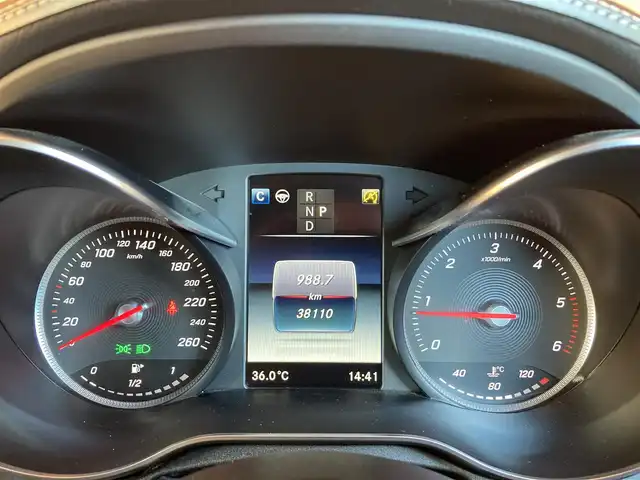 メルセデス・ベンツ Ｃ２２０ｄ ローレウスエディション 愛知県 2017(平29)年 3.9万km ポーラホワイト AMGラインインテリア・エクステリア /黒革 /パワーシート /シートヒーター/レーダーセーフティパッケージ /ACC /BSM /LKA /純正HDDナビ/バックカメラ /フルセグTV /LEDヘッドライト/オートライト/ETC/スマートキー/純正18インチアルミホイール