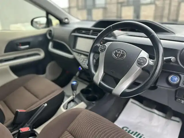 トヨタ アクア G 香川県 2013(平25)年 8.6万km ブラックマイカ 純正SDナビ/CD/Bluetooth/フルセグ/バックカメラ/純正15インチアルミ/スマートキー/プッシュスタート/LEDヘッドライト/前席シートヒーター/純正マット/ETC