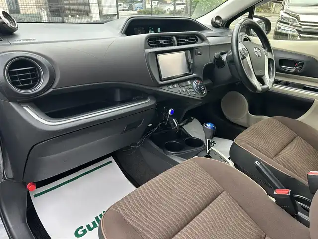 トヨタ アクア G 香川県 2013(平25)年 8.6万km ブラックマイカ 純正SDナビ/CD/Bluetooth/フルセグ/バックカメラ/純正15インチアルミ/スマートキー/プッシュスタート/LEDヘッドライト/前席シートヒーター/純正マット/ETC