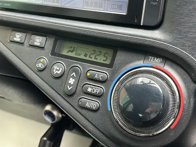 トヨタ アクア G 香川県 2013(平25)年 8.6万km ブラックマイカ 純正SDナビ/CD/Bluetooth/フルセグ/バックカメラ/純正15インチアルミ/スマートキー/プッシュスタート/LEDヘッドライト/前席シートヒーター/純正マット/ETC