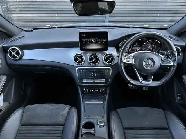 メルセデス・ベンツ ＣＬＡ１８０ Sブレイク　スポーツ 宮崎県 2017(平29)年 4.5万km コスモスブラック 純正HDDナビゲーション/・フルセグTV/・CD/・DVD/・Bluetooth/・AM FM/バックカメラ/・コーナーセンサー/アクティブクルーズコントロール/・レーンキープ/パワーバックドア/ブラインドスポットモニター/衝突軽減/ETC/純正LEDヘッドライト/・オートライト/純正フロアマット/純正アルミホイール18インチ/ハーフレザーシート/・DN席シートヒーター/・D席パワーシート/スマートキー/プッシュスタート/純正18インチAMGアルミホイール