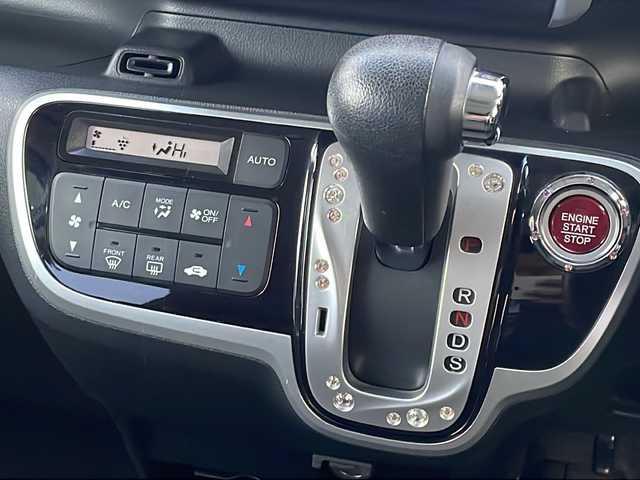 ホンダ Ｎ ＢＯＸ カスタム G ターボ Lパッケージ 長野県 2015(平27)年 7.1万km プレミアムホワイトパールⅡ ・純正7インチメモリーナビゲーション/CD DVD ワンセグTV Bluetooth/・バックカメラ/・ETC/・両側パワースライドドア/・パドルシフト/・クルーズコントロール/・純正15インチアルミホイール/・HIDヘッドライト/・オートライト/・ステアリングリモコン/・ウィンカーミラー/・電動格納ミラー/・スマートキー/・エンジンプッシュスタート/・ドアバイザー