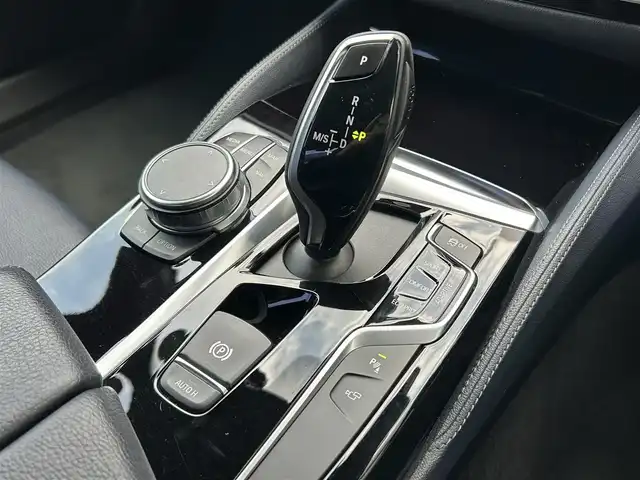 ＢＭＷ ５３０ｉ ED ミッション:インポッシブル 大阪府 2018(平30)年 7.3万km サファイアブラックP 純正HDDナビ/BT/CD/DVD/フルセグTV/USB/360度カメラ/Harman/kardonサラウンド・サウンド・システム/ヘッドアップディスプレイ/全席シートヒーター/D/N席パワーシート/パドルシフト/追従機能付きクルーズコントロール/レーンキープアシスト/前後コーナーセンサー/オートホールド/LEDヘッドライト/オートライト/フロントフォグランプ/純正19インチAW/スペアキー/ドライブレコーダー（WHSR-510）/ETC