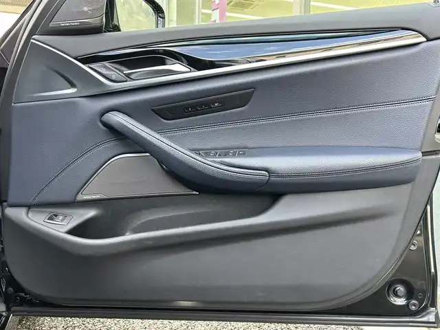 ＢＭＷ ５３０ｉ ED ミッション:インポッシブル 大阪府 2018(平30)年 7.3万km サファイアブラックP 純正HDDナビ/BT/CD/DVD/フルセグTV/USB/360度カメラ/Harman/kardonサラウンド・サウンド・システム/ヘッドアップディスプレイ/全席シートヒーター/D/N席パワーシート/パドルシフト/追従機能付きクルーズコントロール/レーンキープアシスト/前後コーナーセンサー/オートホールド/LEDヘッドライト/オートライト/フロントフォグランプ/純正19インチAW/スペアキー/ドライブレコーダー（WHSR-510）/ETC