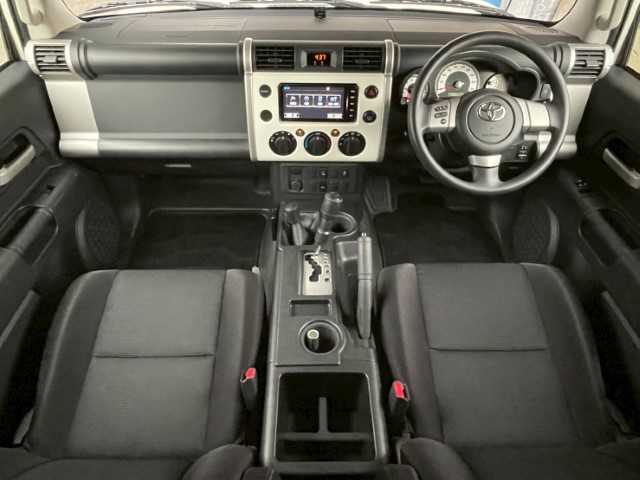 トヨタ ＦＪクルーザー 岩手県 2016(平28)年 7.3万km ホワイト ＡＩＳ検査済み/【2509008719】/4WD(切替）/ルーフキャリア/バックソナー/純正フロアマット/パワーウィンドウ/ETC(通常）/純正ナビ/パワステ/盗難防止装置/横滑り防止装置/ABS/エクストリームJ　XJ08（社外）/ダンロップグラントレックR/T 01（社外）/Bratオリジナルリフトアップキット（社外）/スモークウィンカー（社外）/バックランプ（社外）/トラクションコントロールスイッチ（純正）/社外パーツ取付有