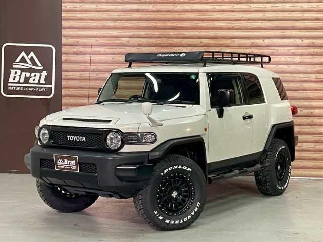 トヨタ ＦＪクルーザー 岩手県 2016(平28)年 7.3万km ホワイト ＡＩＳ検査済み/【2509008719】/4WD(切替）/ルーフキャリア/バックソナー/純正フロアマット/パワーウィンドウ/ETC(通常）/純正ナビ/パワステ/盗難防止装置/横滑り防止装置/ABS/エクストリームJ　XJ08（社外）/ダンロップグラントレックR/T 01（社外）/Bratオリジナルリフトアップキット（社外）/スモークウィンカー（社外）/バックランプ（社外）/トラクションコントロールスイッチ（純正）/社外パーツ取付有