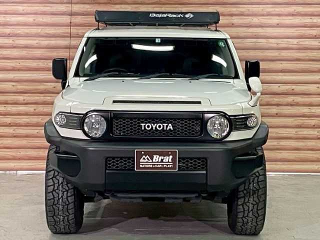 トヨタ ＦＪクルーザー 岩手県 2016(平28)年 7.3万km ホワイト ＡＩＳ検査済み/【2509008719】/4WD(切替）/ルーフキャリア/バックソナー/純正フロアマット/パワーウィンドウ/ETC(通常）/純正ナビ/パワステ/盗難防止装置/横滑り防止装置/ABS/エクストリームJ　XJ08（社外）/ダンロップグラントレックR/T 01（社外）/Bratオリジナルリフトアップキット（社外）/スモークウィンカー（社外）/バックランプ（社外）/トラクションコントロールスイッチ（純正）/社外パーツ取付有