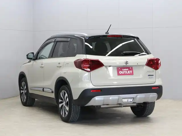 スズキ エスクード 三重県 2022(令4)年 1.1万km サバンナアイボリーメタリック/ブラック 2トーンルーフ セーフティサポート/・デュアルセンサーブレーキサポート/・誤発進抑制機能/・車線逸脱抑制機能/・車線逸脱警報機能/・ふらつき警報機能/・先行車発進お知らせ機能/・標識認識機能/・ブラインドスポットモニター/・リアトラフィックアラート/・アダプティブクルーズコントロール/純正8インチメモリーナビ・地デジTV/・DVD/CD/・Bluetooth/バックカメラ/ステアリングリモコン/パドルシフト/ハーフレザーシート/・前席シートヒーター/純正17インチアルミホイール/ブルー加飾付LEDヘッドライト/・オートライト/オートマチックハイビーム/LEDフォグライト/プッシュエンジンスタート/スマートキー×2