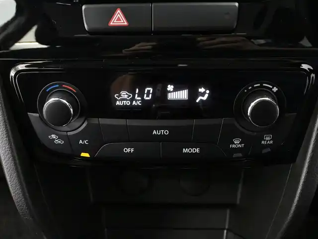 スズキ エスクード 三重県 2022(令4)年 1.1万km サバンナアイボリーメタリック/ブラック 2トーンルーフ セーフティサポート/・デュアルセンサーブレーキサポート/・誤発進抑制機能/・車線逸脱抑制機能/・車線逸脱警報機能/・ふらつき警報機能/・先行車発進お知らせ機能/・標識認識機能/・ブラインドスポットモニター/・リアトラフィックアラート/・アダプティブクルーズコントロール/純正8インチメモリーナビ・地デジTV/・DVD/CD/・Bluetooth/バックカメラ/ステアリングリモコン/パドルシフト/ハーフレザーシート/・前席シートヒーター/純正17インチアルミホイール/ブルー加飾付LEDヘッドライト/・オートライト/オートマチックハイビーム/LEDフォグライト/プッシュエンジンスタート/スマートキー×2