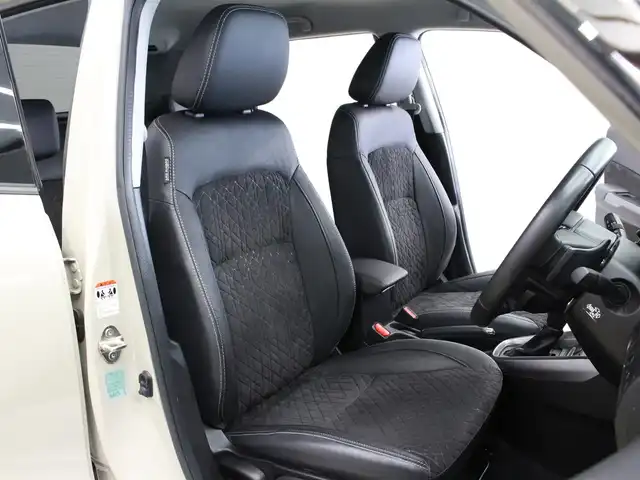 スズキ エスクード 三重県 2022(令4)年 1.1万km サバンナアイボリーメタリック/ブラック 2トーンルーフ セーフティサポート/・デュアルセンサーブレーキサポート/・誤発進抑制機能/・車線逸脱抑制機能/・車線逸脱警報機能/・ふらつき警報機能/・先行車発進お知らせ機能/・標識認識機能/・ブラインドスポットモニター/・リアトラフィックアラート/・アダプティブクルーズコントロール/純正8インチメモリーナビ・地デジTV/・DVD/CD/・Bluetooth/バックカメラ/ステアリングリモコン/パドルシフト/ハーフレザーシート/・前席シートヒーター/純正17インチアルミホイール/ブルー加飾付LEDヘッドライト/・オートライト/オートマチックハイビーム/LEDフォグライト/プッシュエンジンスタート/スマートキー×2