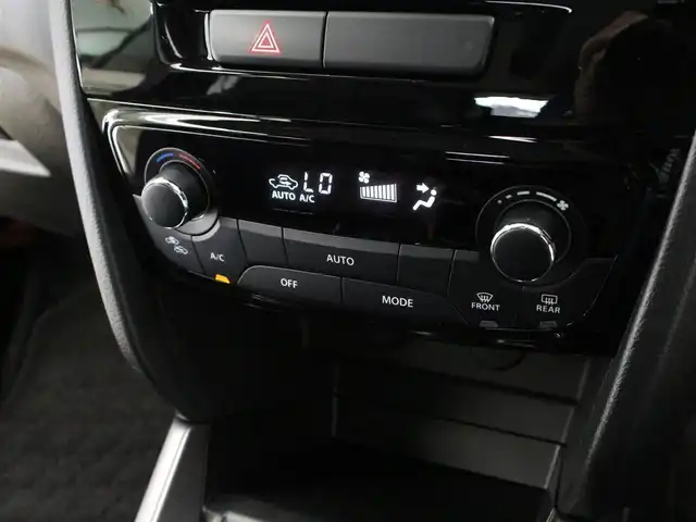 スズキ エスクード 三重県 2022(令4)年 1.1万km サバンナアイボリーメタリック/ブラック 2トーンルーフ セーフティサポート/・デュアルセンサーブレーキサポート/・誤発進抑制機能/・車線逸脱抑制機能/・車線逸脱警報機能/・ふらつき警報機能/・先行車発進お知らせ機能/・標識認識機能/・ブラインドスポットモニター/・リアトラフィックアラート/・アダプティブクルーズコントロール/純正8インチメモリーナビ・地デジTV/・DVD/CD/・Bluetooth/バックカメラ/ステアリングリモコン/パドルシフト/ハーフレザーシート/・前席シートヒーター/純正17インチアルミホイール/ブルー加飾付LEDヘッドライト/・オートライト/オートマチックハイビーム/LEDフォグライト/プッシュエンジンスタート/スマートキー×2