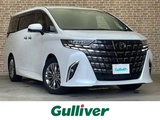 トヨタ アルファードハイブリット Z 岩手県 2023(令5)年 3.2万km プラチナホワイトパールマイカ ４WD/メーカーオプション（リモート機能付きアドバンストパーク/デジタルインナーミラー/ITS Connect/カラーヘッドアップディスプレイ/緊急操舵支援機能/フロントクロストラフィックアラート/レーンチェンジアシスト)/パノラミックビューモニター/三眼LEDヘッドランプ/デュアルパワースライドドア/パワーバックドア/トヨタセーフティセンス/プリクラッシュセーフティ/レーダークルーズコントロール/レーントレーシングアシスト/アダプティブハイビームアシスト/ロードサインアシスト/プロアクティブドライビングアシスト/ドアオープン制御付き安心降車アシスト/エグゼクティブパワーシート（ロングスライド/パワーオットマン/パワーリクライニング/シートヒーター/シートベンチレーション）/ステアリングヒーター/AC100V1500Wアクセサリーコンセント/置くだけ充電/ディスプレイオーディオ/（コネクティッドナビ/フルセグTV/USB/HDMI/Bluetooth/AppleCarPlay/AndroidAuto/ミラキャスト）/ETC2.0