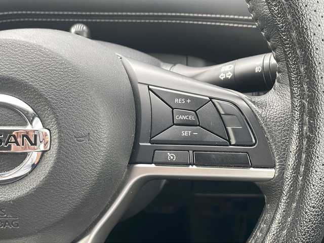 日産 セレナ ハイウェイスター 長野県 2018(平30)年 6.2万km ブリリアントシルバー 純正9インチSDナビ【MM518D-L】/(CD/DVD/BD/フルセグTV/BT)/バックカメラ/ビルトインETC/ドライブレコーダー/革巻きステアリング/ステアリングスイッチ/オートライト/フォグランプ/アイドリングストップ/サンシェード/スマートキー/Pスタート/電動格納ミラー/ドアバイザー/純正15インチAW/純正フロアマット