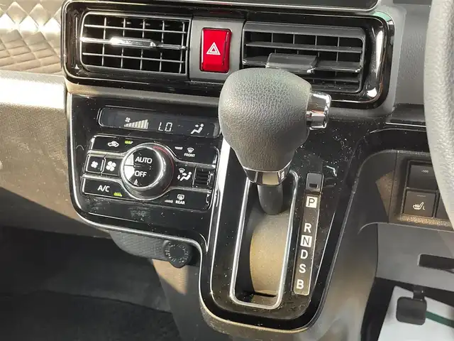 ダイハツ タント カスタム X セレクション 宮崎県 2020(令2)年 6.5万km シャイニングホワイトパール 両側パワースライドドア/純正メモリーナビ(Bluetooth/CD/DVD)/フルセグテレビ/バックカメラ/全周囲カメラ/アイドリングストップ/ドライブレコーダー/LEDヘッドライト/オートライト/純正フロアマット/シートヒーター/純正アルミホイール/横滑り防止装置/衝突軽減システム/カーテンエアバッグ/スマートキー/プッシュスタート/ステアリングスイッチ/ABS