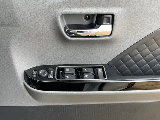 ダイハツ タント カスタム X セレクション 宮崎県 2020(令2)年 6.5万km シャイニングホワイトパール 両側パワースライドドア/純正メモリーナビ(Bluetooth/CD/DVD)/フルセグテレビ/バックカメラ/全周囲カメラ/アイドリングストップ/ドライブレコーダー/LEDヘッドライト/オートライト/純正フロアマット/シートヒーター/純正アルミホイール/横滑り防止装置/衝突軽減システム/カーテンエアバッグ/スマートキー/プッシュスタート/ステアリングスイッチ/ABS