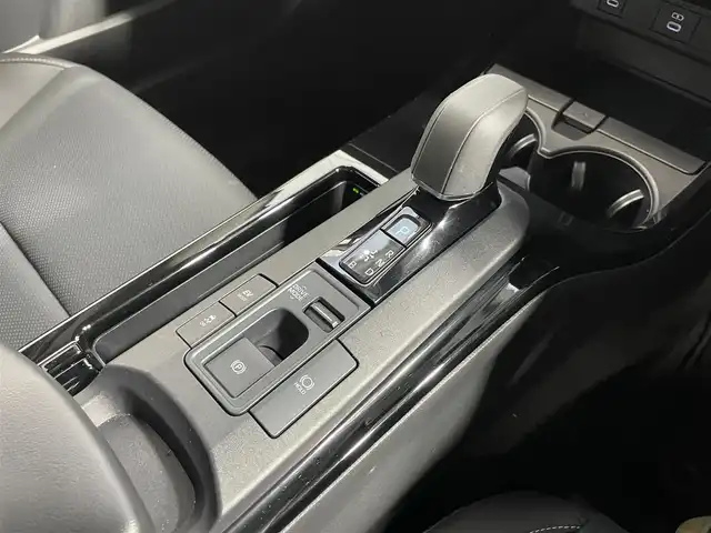 トヨタ プリウス Z 大阪府 2023(令5)年 1.1万km プラチナホワイトパールマイカ 純正ナビ/衝突被害軽減/ＢＳＭ/３６０度カメラ/ＡＣＣ/ドラレコ前後/電動リアゲート/ＥＴＣ/レーンアシスト　/コーナーセンサー/シートヒーター/シートエアコン/オートハイビーム/ＬＥＤオートライト