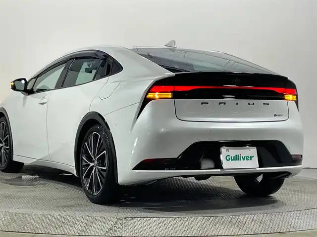 トヨタ プリウス Z 大阪府 2023(令5)年 1.1万km プラチナホワイトパールマイカ 純正ナビ/衝突被害軽減/ＢＳＭ/３６０度カメラ/ＡＣＣ/ドラレコ前後/電動リアゲート/ＥＴＣ/レーンアシスト　/コーナーセンサー/シートヒーター/シートエアコン/オートハイビーム/ＬＥＤオートライト