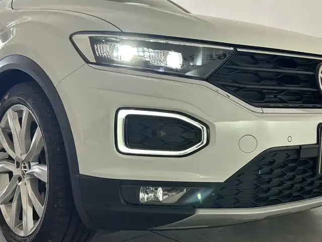 フォルクスワーゲン Ｔ－ロック TDI スポーツ 岐阜県 2021(令3)年 2.8万km ピュアホワイト Volkswagen純正インフォメイテントシステム/　SSDナビゲーション/　Bluetooth　Applecarplay　FM AM/Volkswagenオールインセーフティ/　プリクラッシュブレーキシステム/　ハイビームアシスト/　リアビューカメラ/　アダプティブクルーズコントロール/　トラフィックアラート/　レーンキープアシスト/　ブラインドスポットディティクション/　ポストコリジョンブレーキ/　エマージェンシーストップシグナル/LEDヘッドライト/ETC2.0車載器