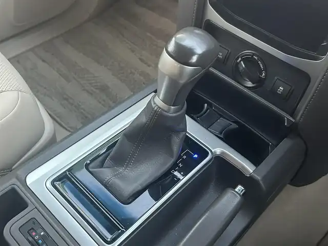 トヨタ ランドクルーザー プラド TX Lパッケージ 愛知県 2020(令2)年 2.2万km ホワイトパールクリスタルシャイン ワンオーナー/純正SDナビ/【フルセグ・DVD再生可・CD・Bluetooth】/バックカメラ/ビルトインETC/Toyota Safety Sense/【プリクラッシュセーフティ・レーンディパーチャーアラート・レーダークルーズコントロール・クリアランスソナー・ブラインドスポットモニター】/シートヒーター/パワーシート/４WD/プッシュスタート/スマートキー/スペアキーあり/新車保証書/取扱説明書